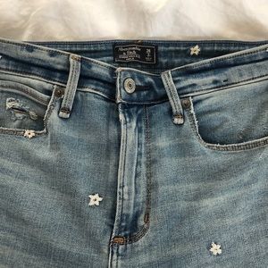 Embroidered White Flower American Eagle Jeans